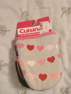 Cuisinart Gray Mini Oven Mitts with Pink & Red Hearts